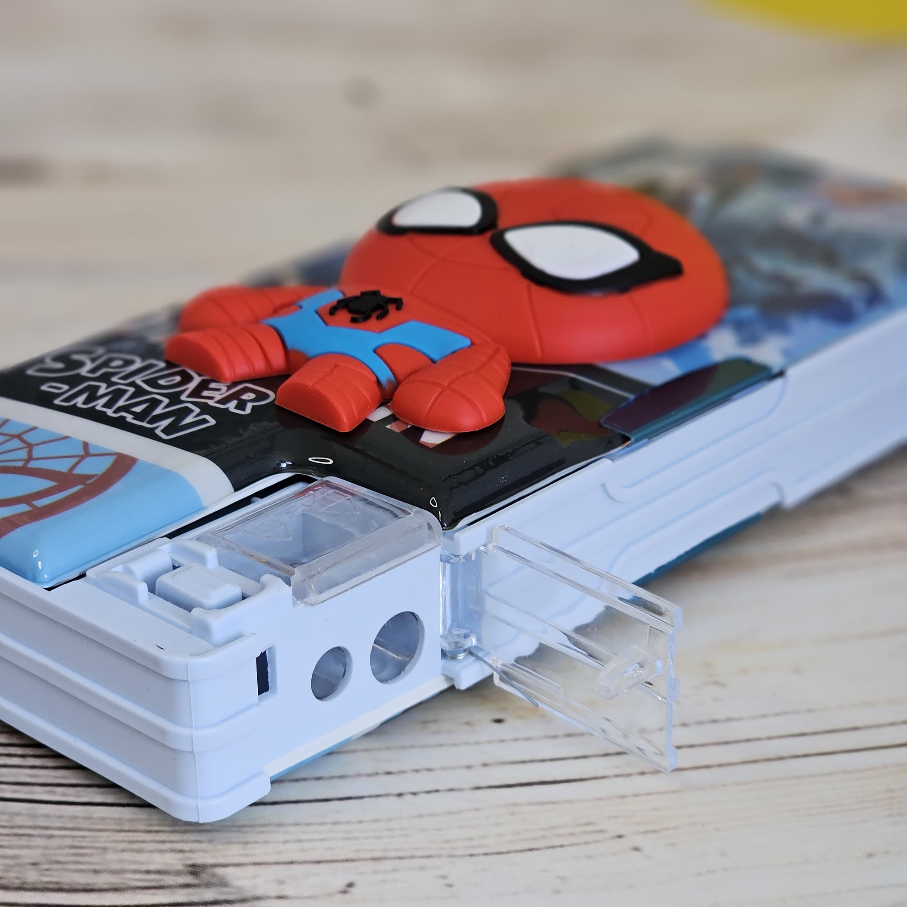 Interactive magnetic compass box for kids, Spider-Man design, with sharpener, www.usmile.toys.